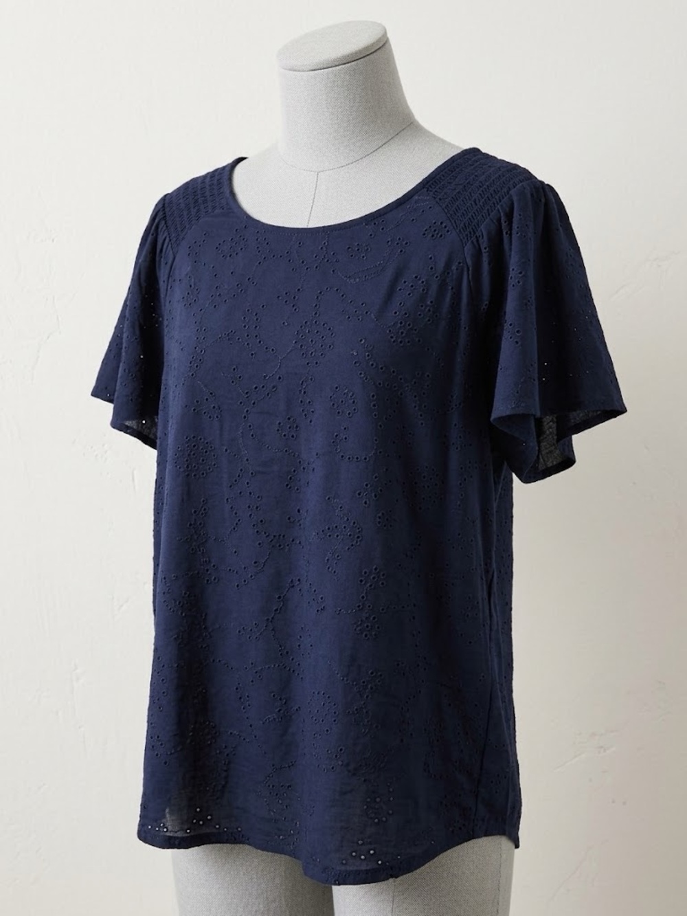 T TAHARI Woman Navy Blue Eyelet Short Sleeve Blouse